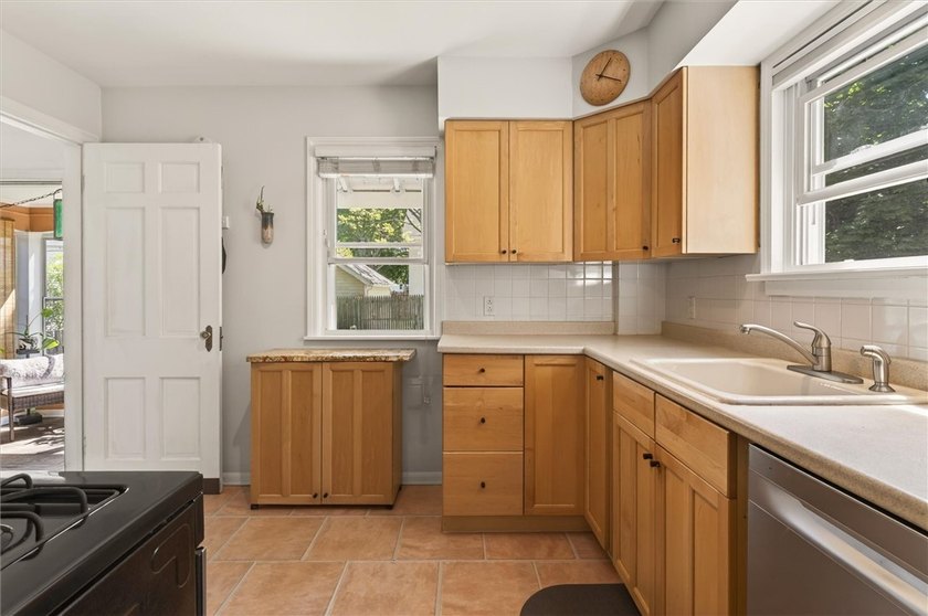 Welcome to 34 Seacliffe Road, Irondequoit! This charming - photo 12