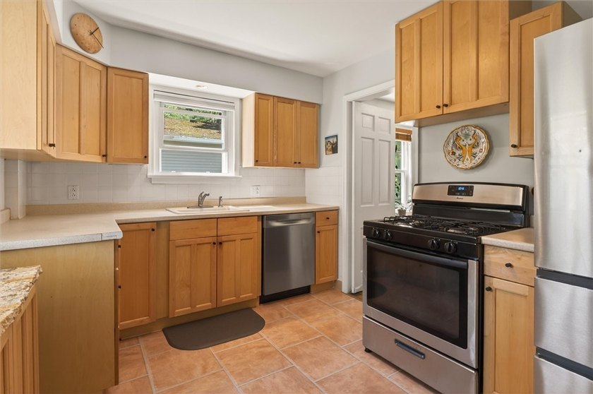 Welcome to 34 Seacliffe Road, Irondequoit! This charming - photo 13