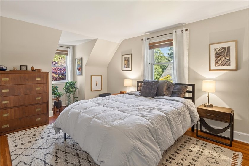 Welcome to 34 Seacliffe Road, Irondequoit! This charming - photo 15