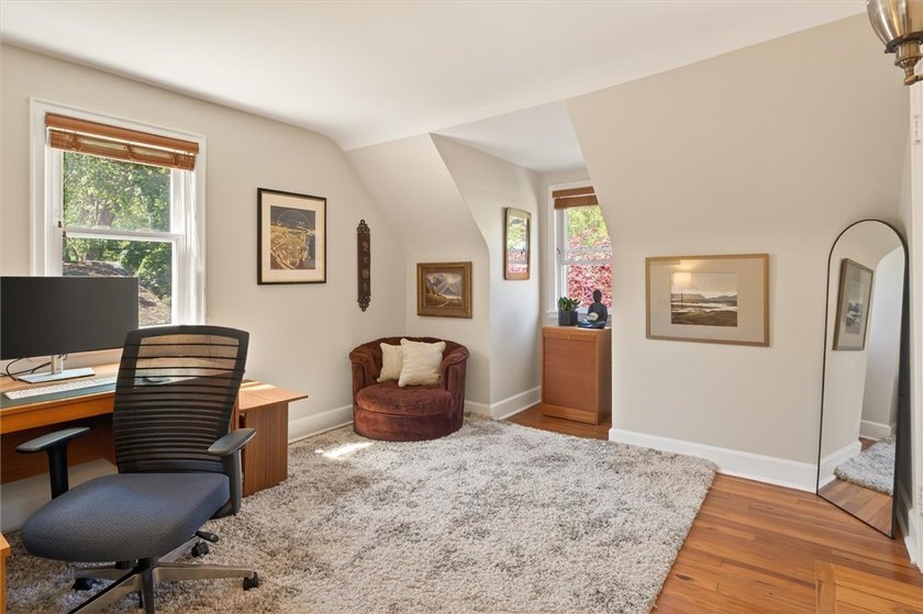 Welcome to 34 Seacliffe Road, Irondequoit! This charming - photo 17