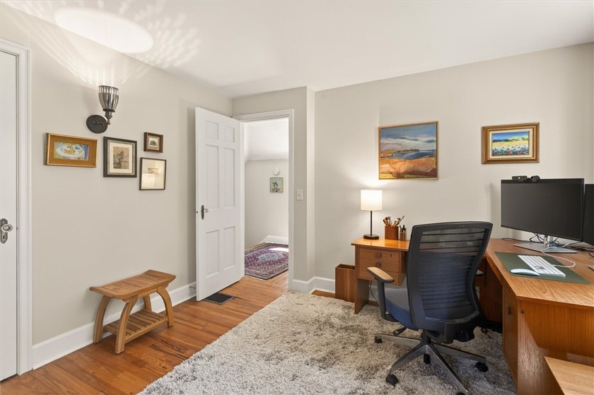 Welcome to 34 Seacliffe Road, Irondequoit! This charming - photo 18