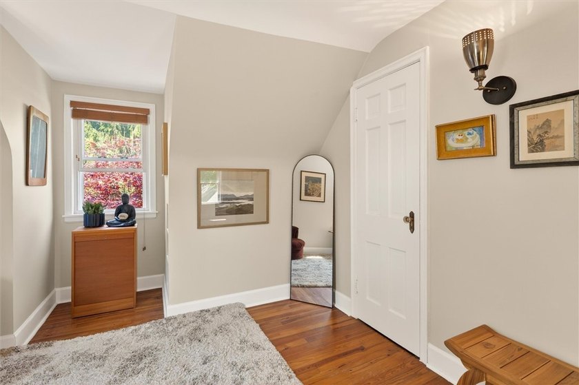 Welcome to 34 Seacliffe Road, Irondequoit! This charming - photo 19