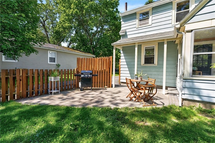 Welcome to 34 Seacliffe Road, Irondequoit! This charming - photo 30