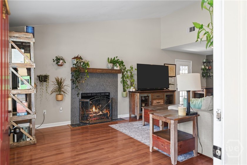Conveniently located in Savannah, this beautifully updated - photo 4