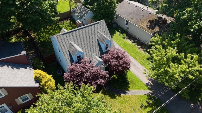 Welcome to 34 Seacliffe Road, Irondequoit! This charming - photo 36