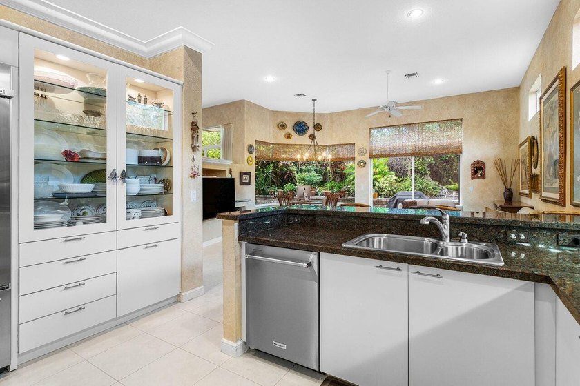 Beautiful 3 BD, 2.5 BA residence situated on a quiet street in - photo 11