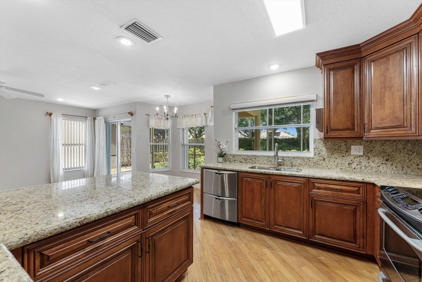 Beautiful, spacious 4-bedroom, 3-bath with a 2-car garage home - photo 12