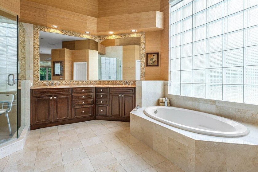 Beautiful 3 BD, 2.5 BA residence situated on a quiet street in - photo 14