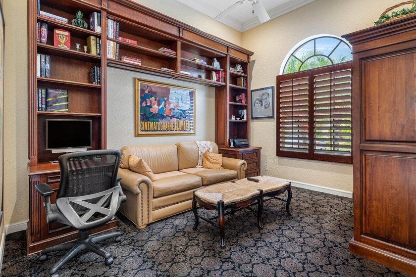 Beautiful 3 BD, 2.5 BA residence situated on a quiet street in - photo 17