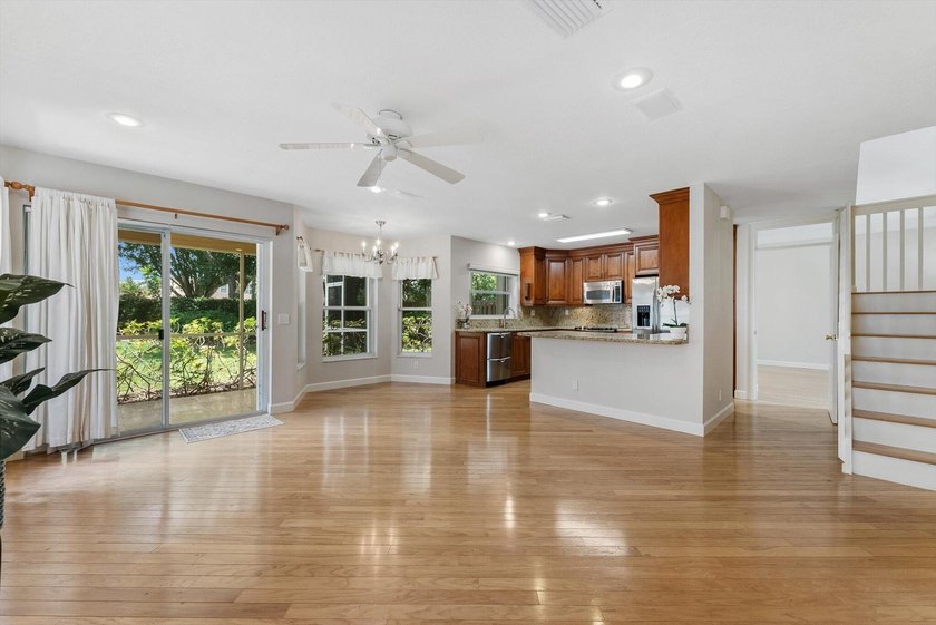 Beautiful, spacious 4-bedroom, 3-bath with a 2-car garage home - photo 17