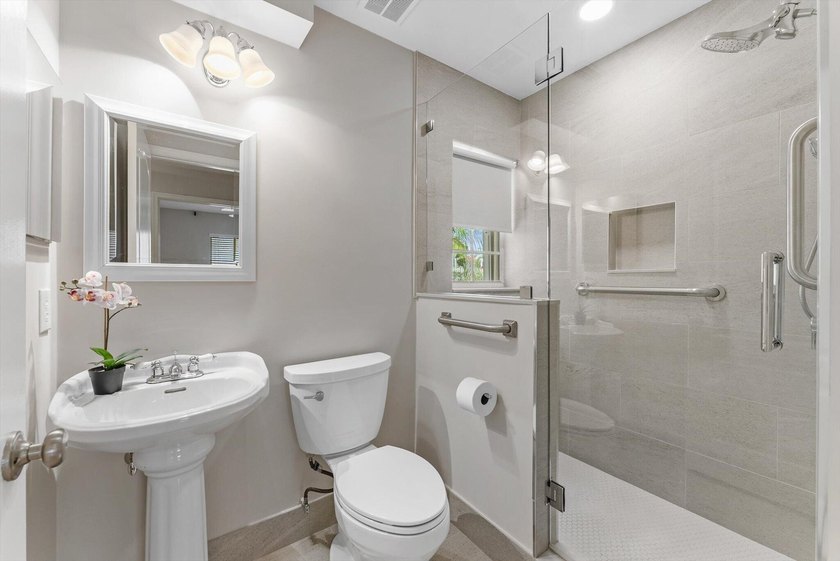 Beautiful, spacious 4-bedroom, 3-bath with a 2-car garage home - photo 19