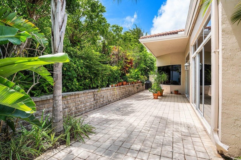 Beautiful 3 BD, 2.5 BA residence situated on a quiet street in - photo 20