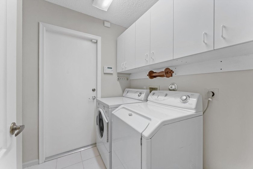 Beautiful, spacious 4-bedroom, 3-bath with a 2-car garage home - photo 20