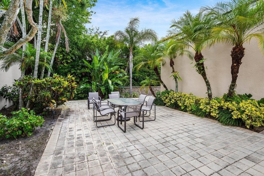 Beautiful 3 BD, 2.5 BA residence situated on a quiet street in - photo 22
