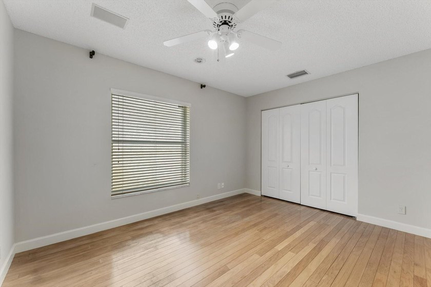 Beautiful, spacious 4-bedroom, 3-bath with a 2-car garage home - photo 22