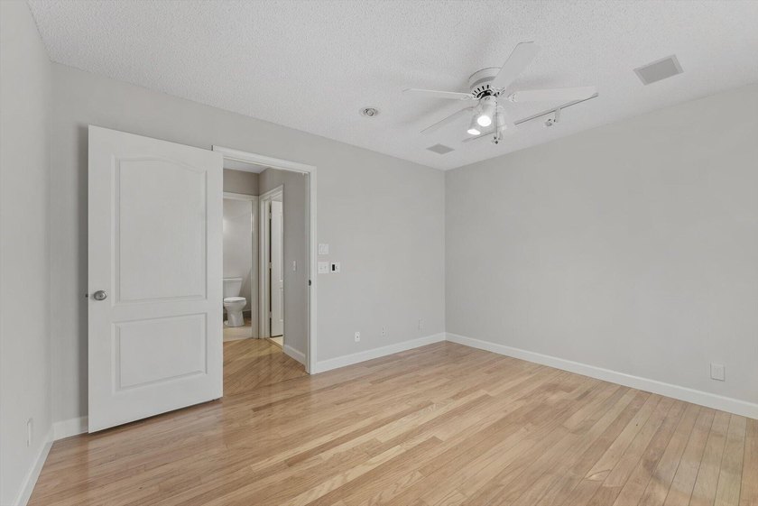 Beautiful, spacious 4-bedroom, 3-bath with a 2-car garage home - photo 23
