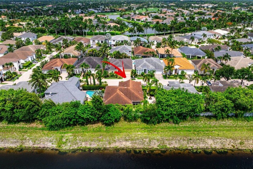 Beautiful 3 BD, 2.5 BA residence situated on a quiet street in - photo 26
