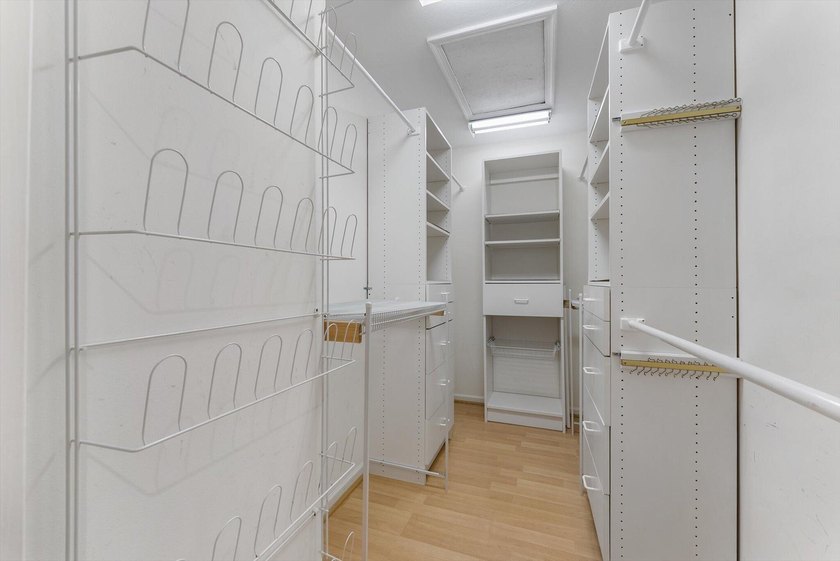 Beautiful, spacious 4-bedroom, 3-bath with a 2-car garage home - photo 33
