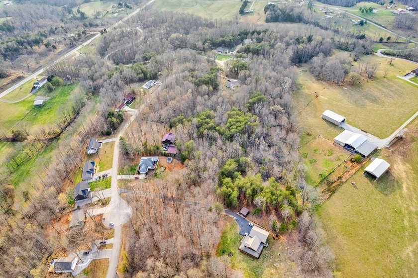 Welcome to 465 Hickory Lane, located in the desirable Woodlands - photo 17