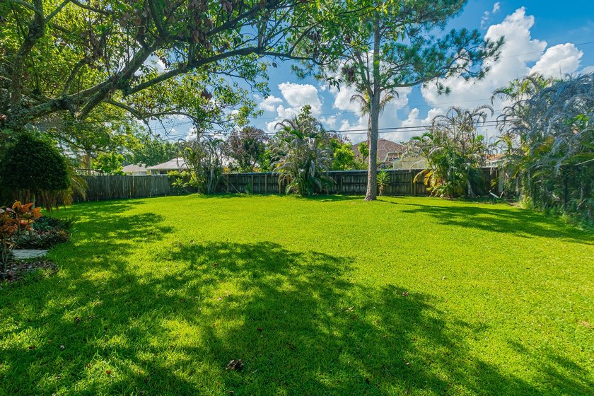 Welcome home to this beautifully maintained 2-bedroom, 2-bath - photo 20