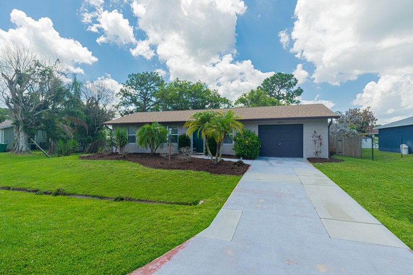 Welcome home to this beautifully maintained 2-bedroom, 2-bath - photo 21