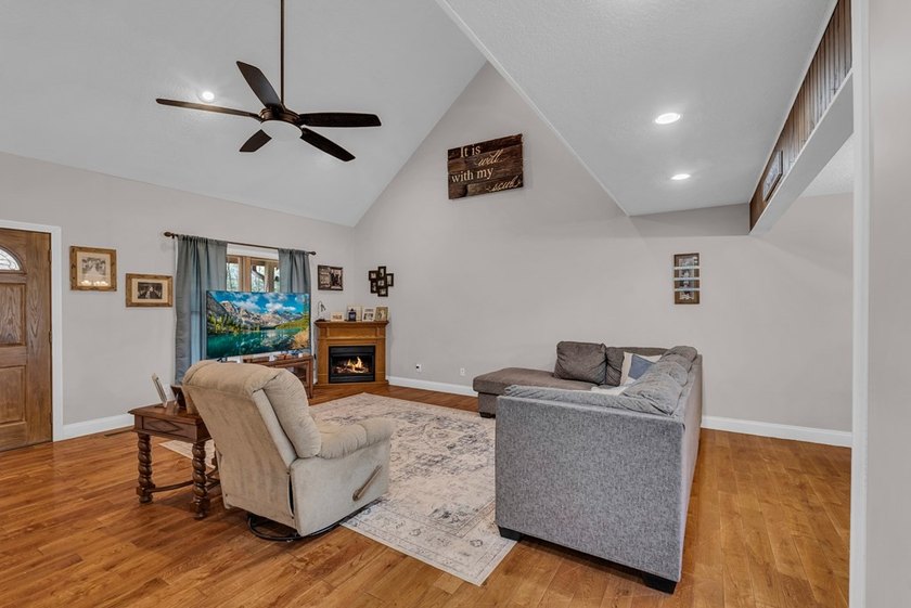 Welcome to 465 Hickory Lane, located in the desirable Woodlands - photo 22