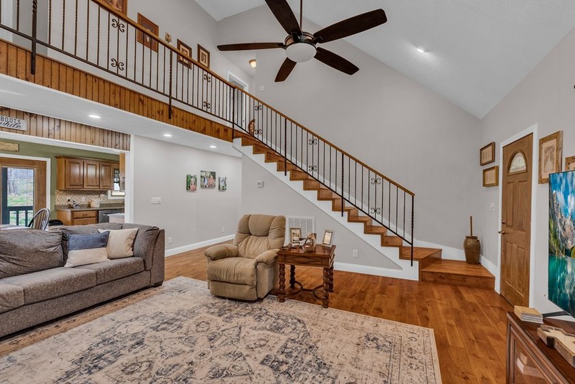 Welcome to 465 Hickory Lane, located in the desirable Woodlands - photo 24