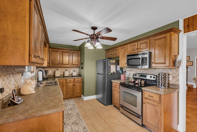 Welcome to 465 Hickory Lane, located in the desirable Woodlands - photo 27