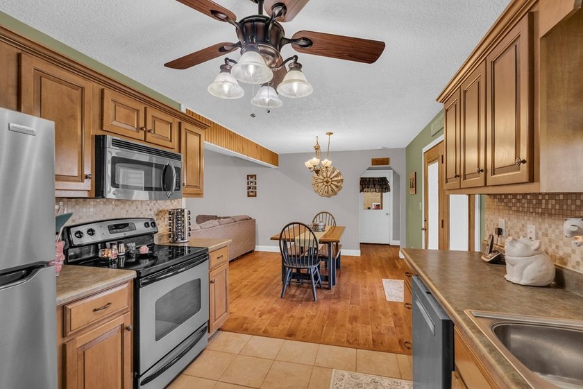Welcome to 465 Hickory Lane, located in the desirable Woodlands - photo 28