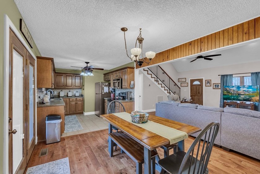 Welcome to 465 Hickory Lane, located in the desirable Woodlands - photo 29