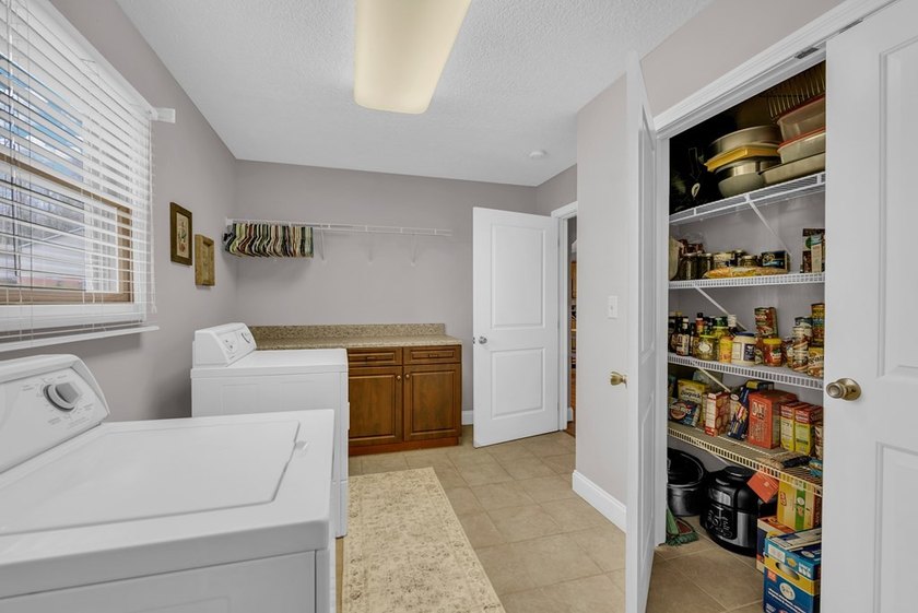 Welcome to 465 Hickory Lane, located in the desirable Woodlands - photo 30
