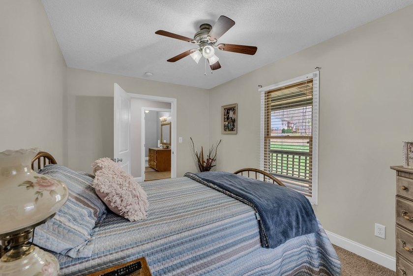 Welcome to 465 Hickory Lane, located in the desirable Woodlands - photo 33
