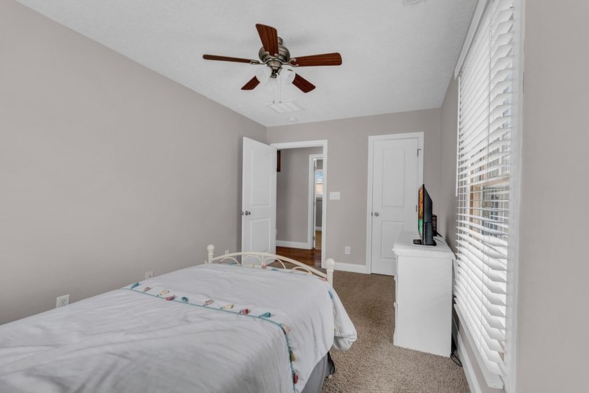 Welcome to 465 Hickory Lane, located in the desirable Woodlands - photo 38