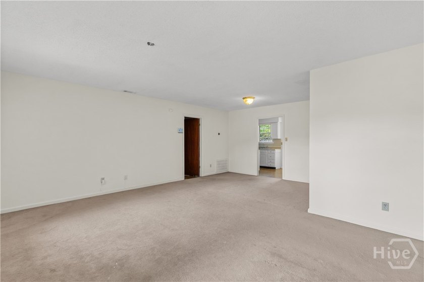 Spacious Corner Lot 4-bedroom, 2-bath with 1 car garage home - photo 3