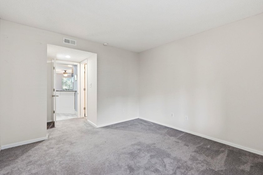 Welcome to Golf Glenn Villas! This inviting 2 bedroom, 2 bath - photo 27