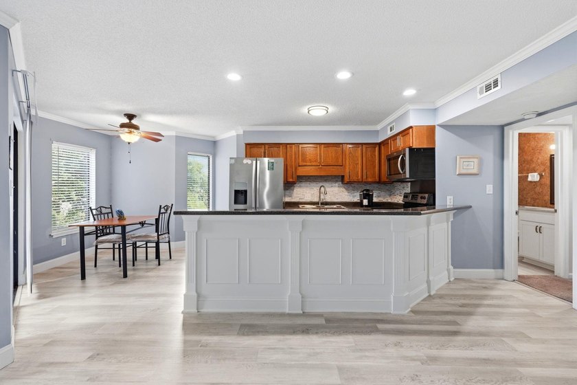 Welcome to Golf Glenn Villas! This inviting 2 bedroom, 2 bath - photo 28