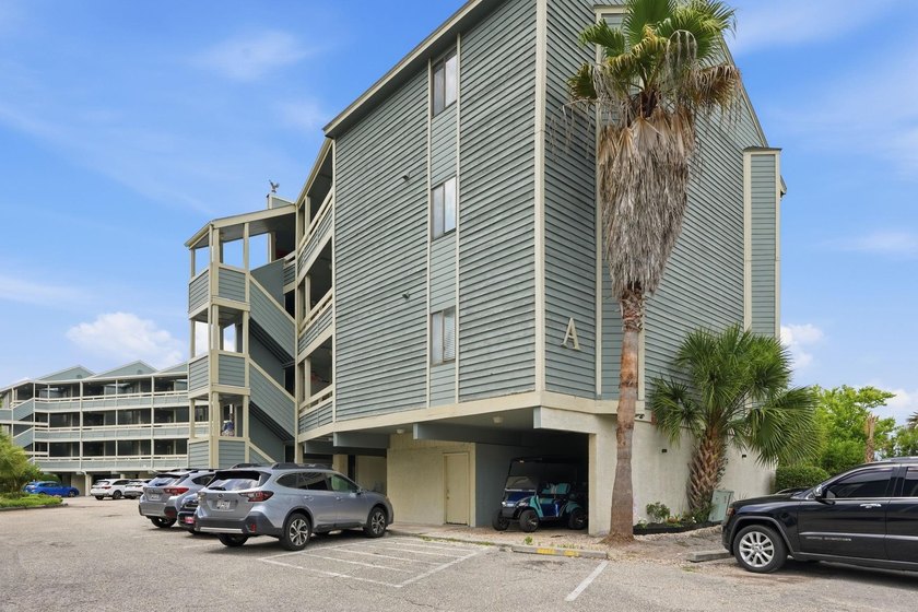 Welcome to Golf Glenn Villas! This inviting 2 bedroom, 2 bath - photo 31