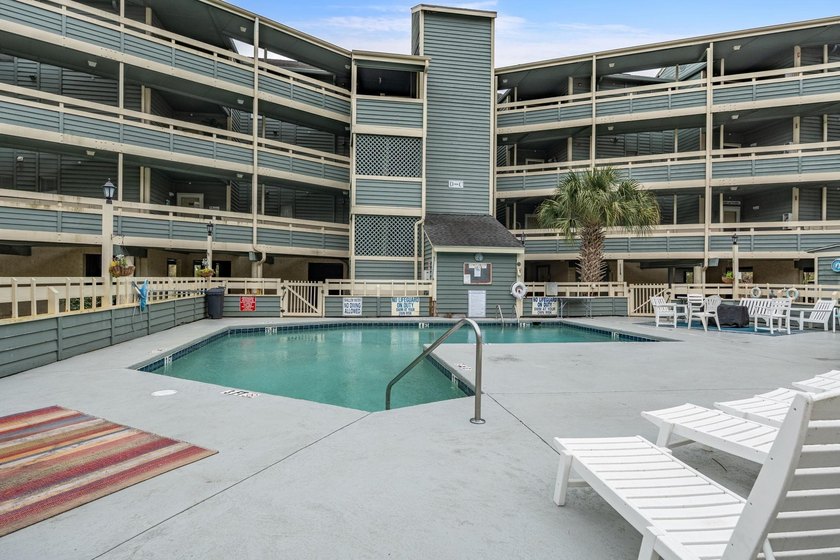 Welcome to Golf Glenn Villas! This inviting 2 bedroom, 2 bath - photo 32