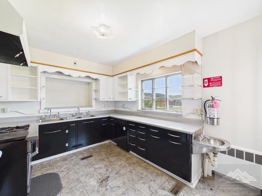 Excellent opportunity at a new list price!! This circa-1910 - photo 38