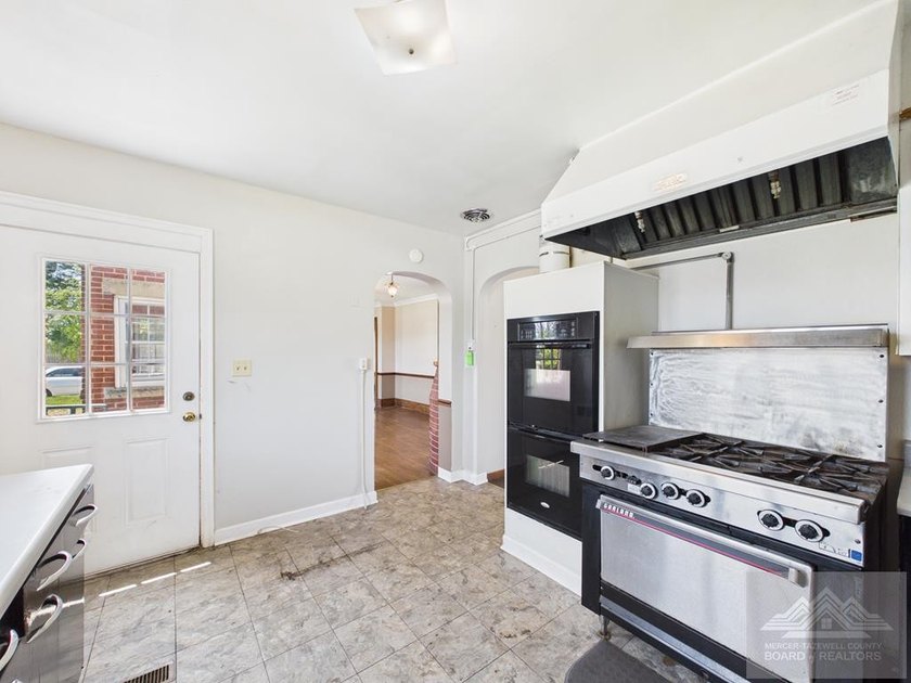 Excellent opportunity at a new list price!! This circa-1910 - photo 39