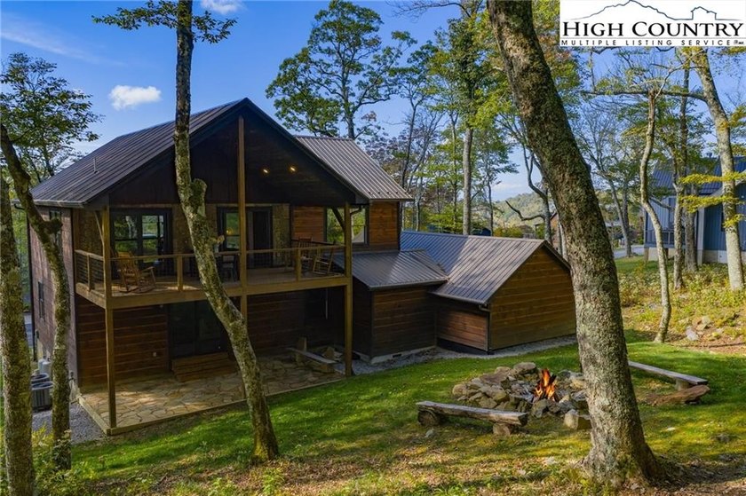Nestled under the peaks of Sugar Mountain is this 3 bedroom, 3.5 - photo 5