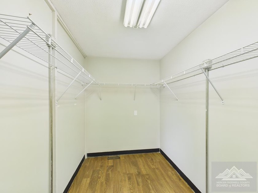 Excellent opportunity at a new list price!! This circa-1910 - photo 46