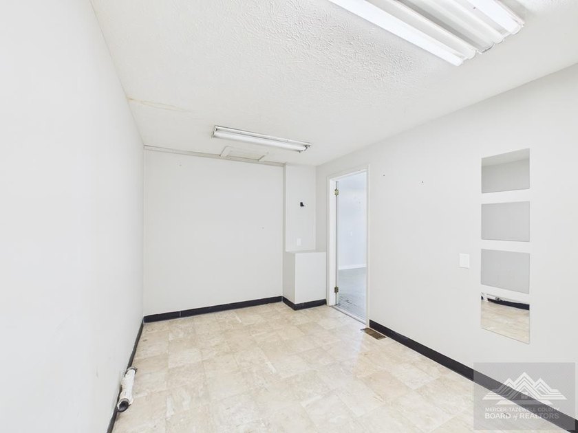 Excellent opportunity at a new list price!! This circa-1910 - photo 48