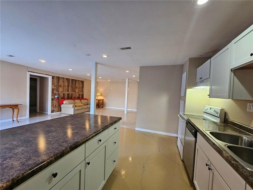 MOTIVATED SELLER/OWNER FINANCING with 30% down and 6% interest! - photo 17