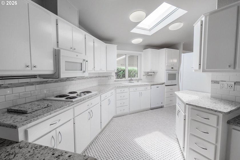 Beautiful 1994 2bed/2bath manufactured home in the very - photo 18