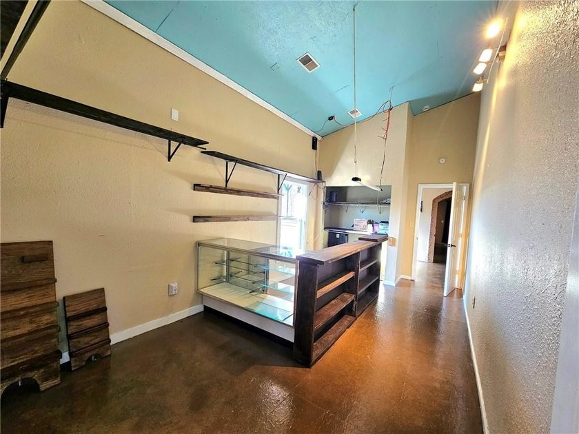 MOTIVATED SELLER/OWNER FINANCING with 30% down and 6% interest! - photo 39