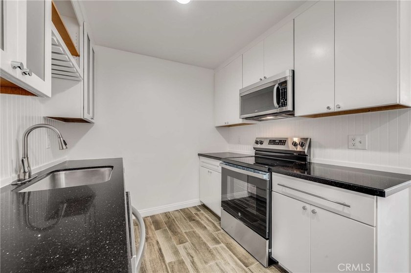 Welcome to 3565 Linden ave where a fully updated 2-bedroom and - photo 3