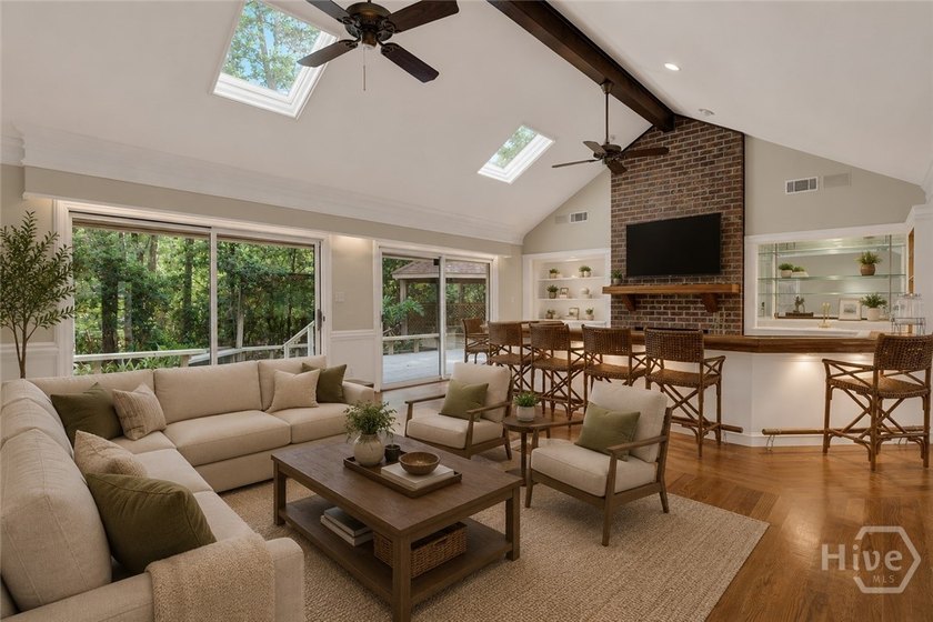 Welcome to an exceptional home in the highly sought-after - photo 3