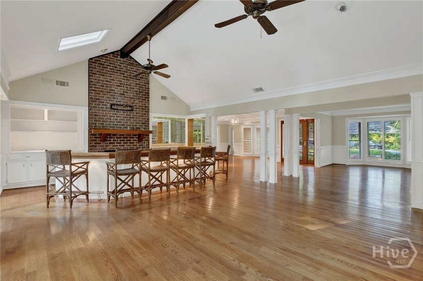 Welcome to an exceptional home in the highly sought-after - photo 9