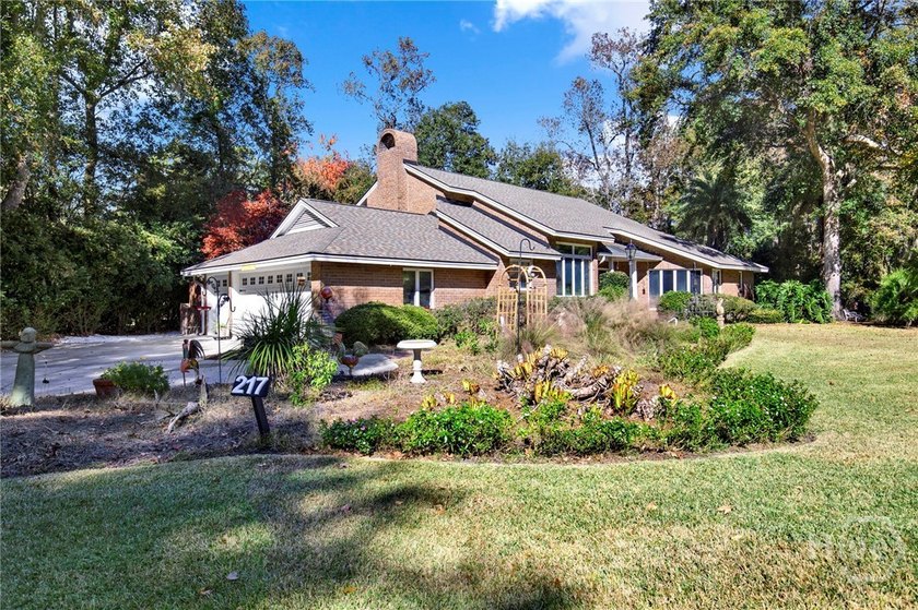 Welcome to 217 Wiley Bottom Road, an exceptional single-story - photo 2